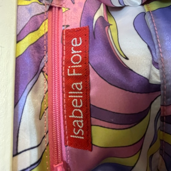 Isabella Fiore Small baby soft white clutch with 3-3D flower’s on the front 🌸 - Picture 6 of 11